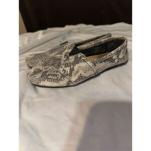 Dawgs slip ons size 7